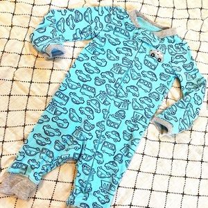 Newborn zip-up romper/bodysuit
